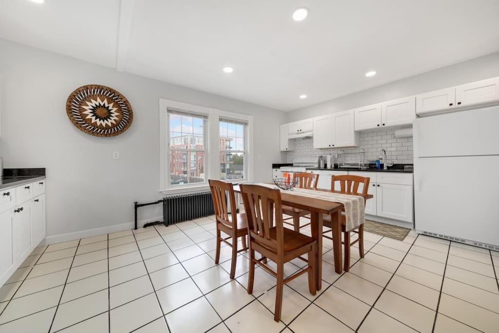 5Br 2Bh Bright & Spacious Apt In Brighton Boston Zimmer foto
